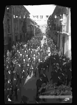 Desfile cívico del 16 de julio, pasando por la calle Mercado.