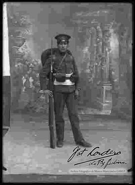 Foto de estudio de un soldado de la expedición al acre.