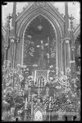 Altar del Señor de las Caídas en la iglesia la Recoleta.