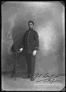 Foto de estudio de un Militar
