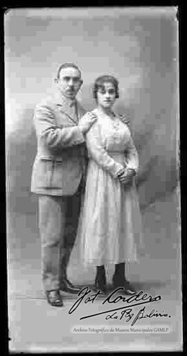 Foto de estudio de una pareja de esposos