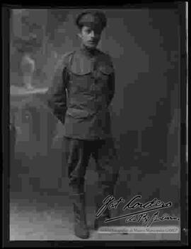 Foto de estudio de un soldado de la Guerra del Chaco